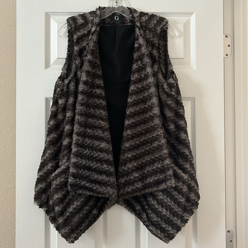 G BY GIULIANA CHARCOAL FAUX FUR ASYMMETRICAL VEST- SIZE MEDIUM